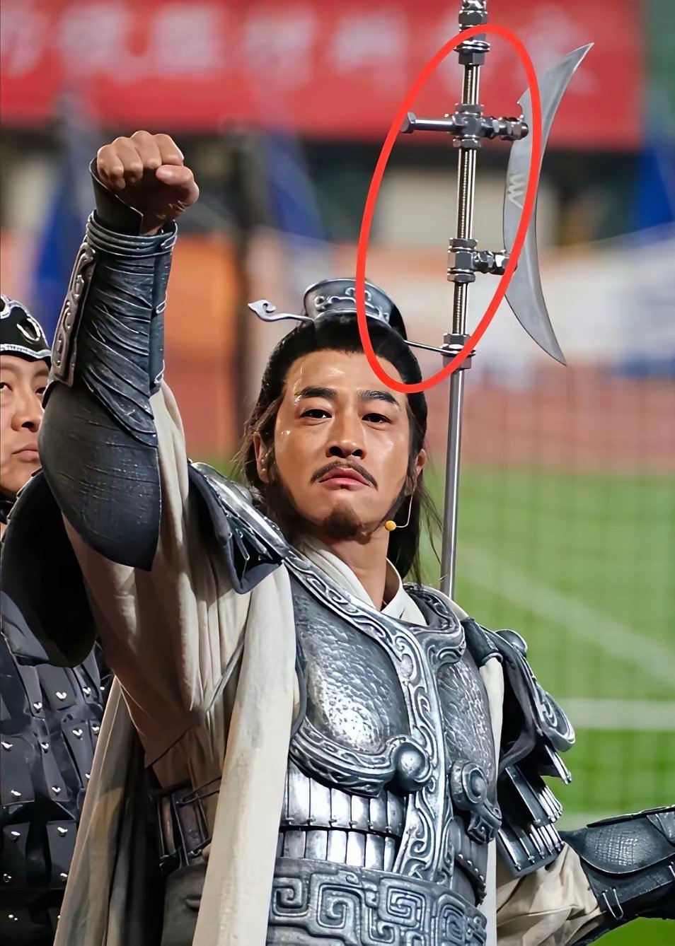 因为“粉底液将军”被全网吐槽，何润东的项羽再度翻红，何润东商务接到手软，到处CO