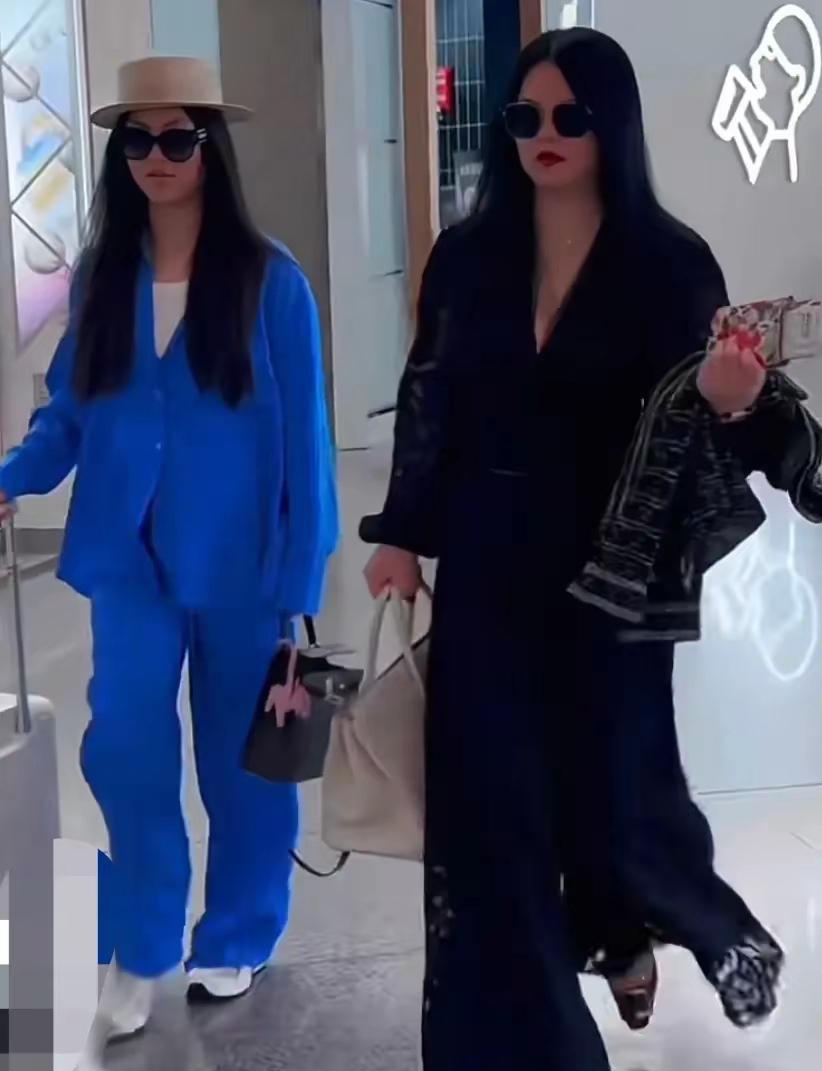 李湘和王诗龄走机场，妈妈不老、女儿不嫩，太养眼了……王诗龄一身克莱因蓝的套装，