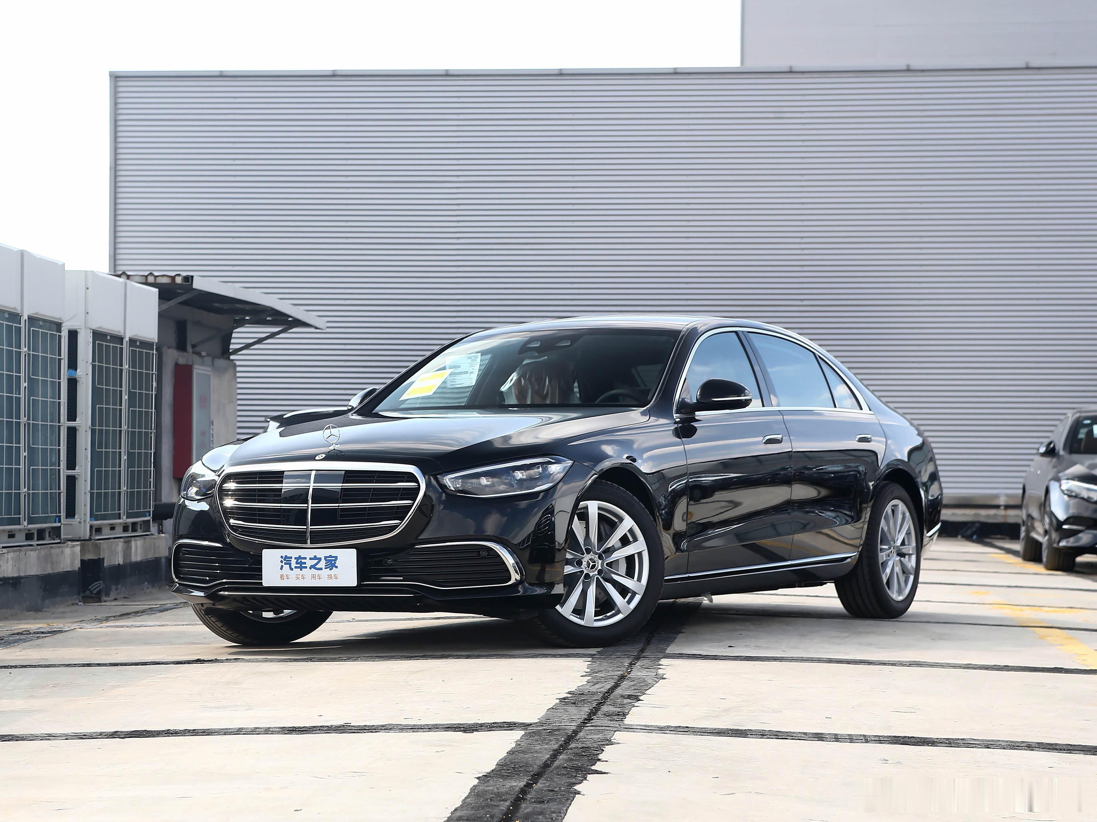 奔驰S400L特别版和S450L四驱价格分别是659800元和95130