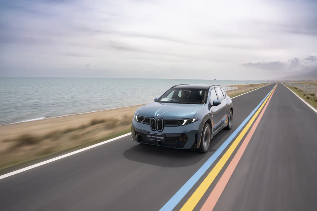 新世代BMW iX3惊现，未来美学近在眼前！✨