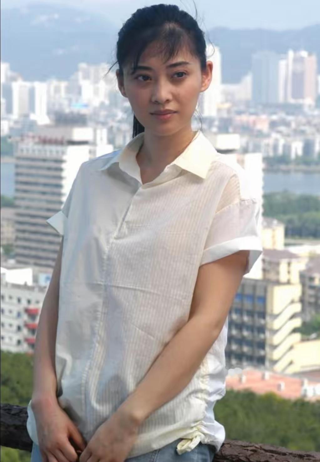 二十年前的梅婷。