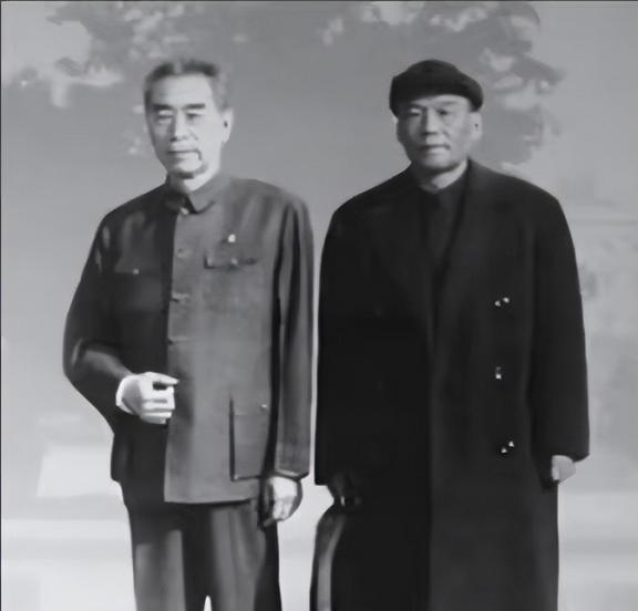 熊向晖见到周总理后，忍不住问出了埋藏心底多年的疑问：“胡宗南当年知道我的身份，怎
