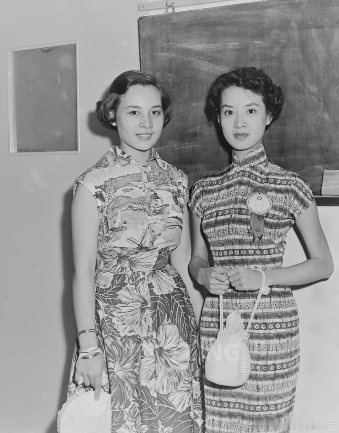 蒋中正孙女蒋孝章于1954年同明星留影