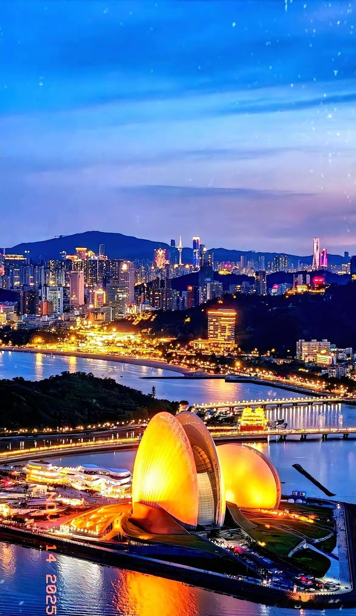 讲个恐怖故事。珠海有家公司，前三个季度，赚了214个亿。没错，就是格力。然