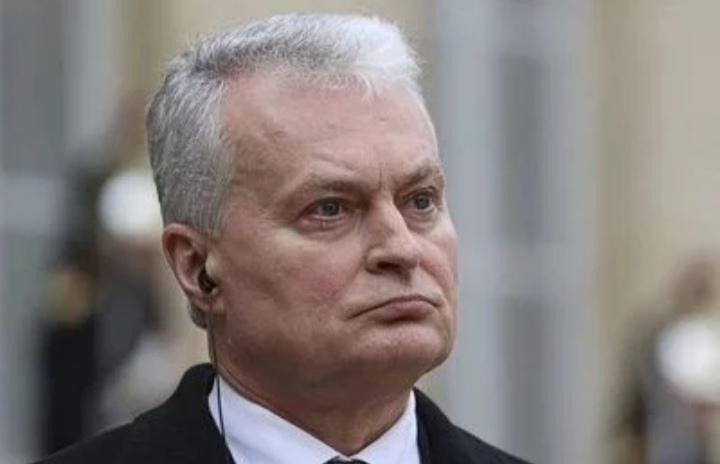 立陶宛这是在蹲马步？现今世界上一些国家站着，一些国家跪着，还有