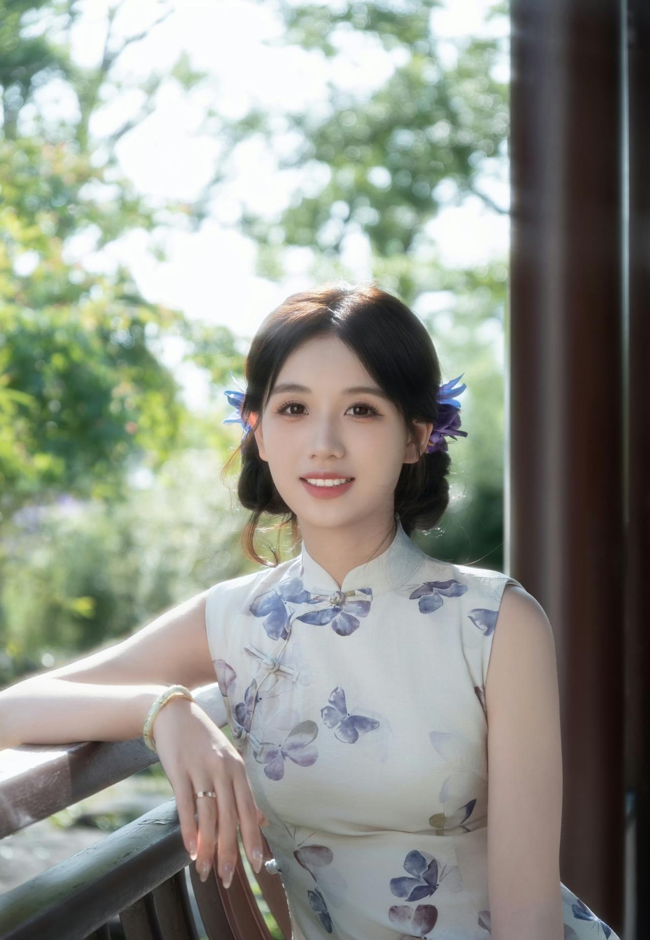 旗袍、纸伞、庭院深深，风里都是温婉的诗意，一颦一笑皆是东方韵味。