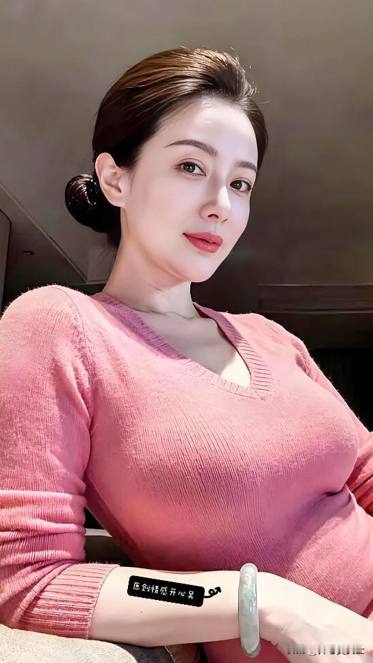 [一枕诗书·七绝~诗组]文/开心吴一夜霜风过野塘，梅梢缀玉暗浮香行人欲