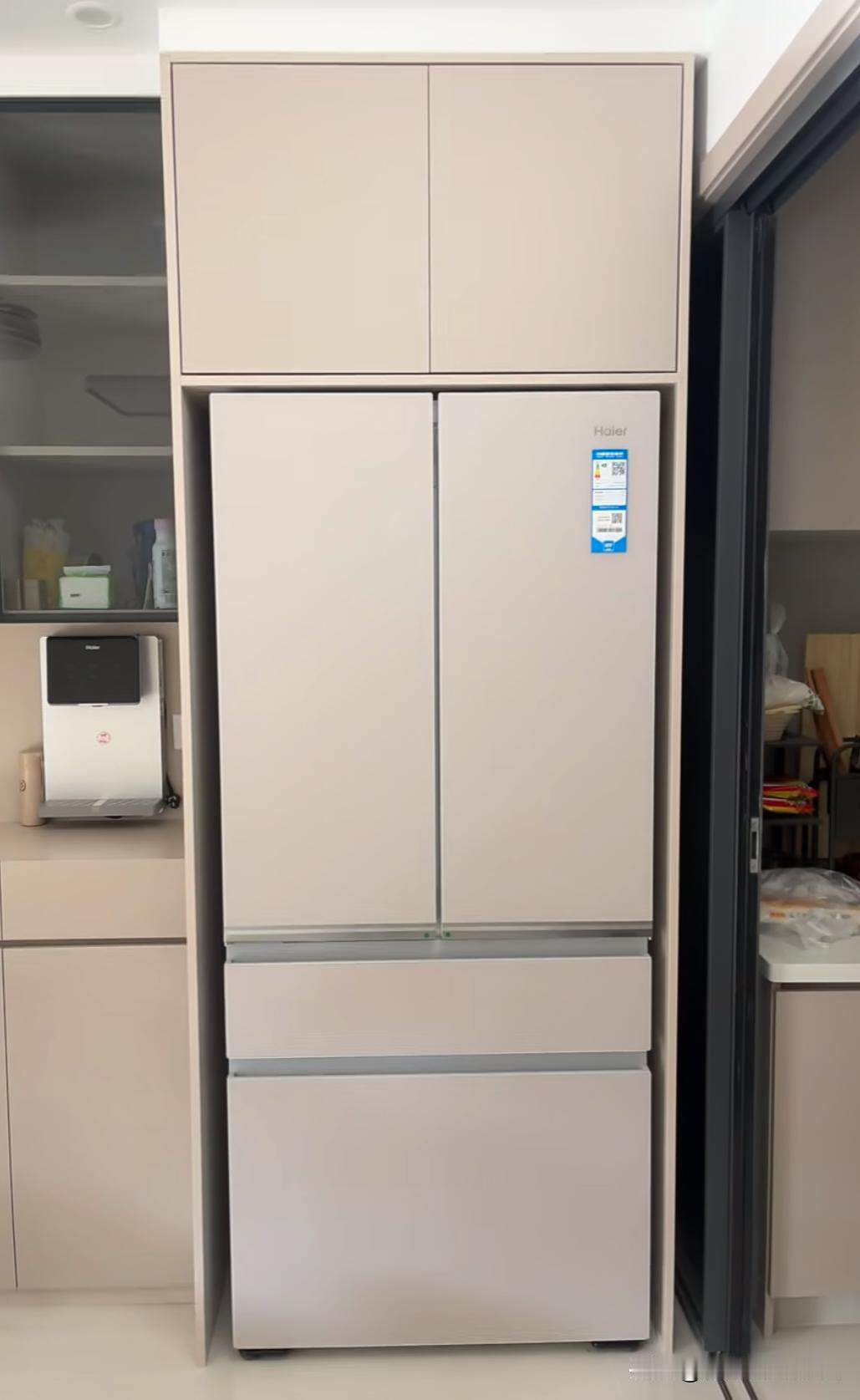 冰箱预留尺寸大了怎么办？莫慌！客户装修时先做柜子，后买冰箱，结果冰箱送到家，两