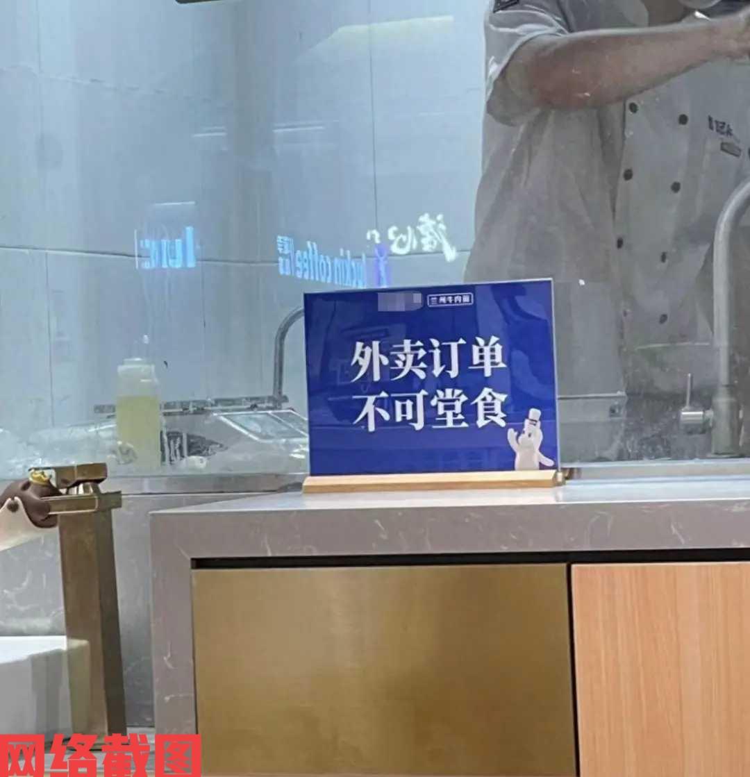 湖北武汉有人埋怨一件事，为什么自己订的外卖不能自提堂食。这里也是有人被拒绝，