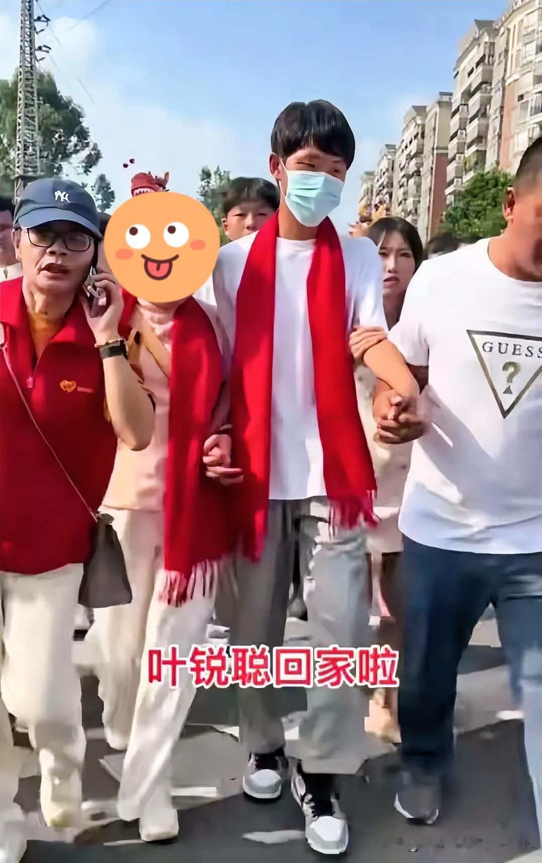 想都不敢想，从打工仔变成了富二代叶锐聪，19岁，暑假到商铺里打工，这段时间他发