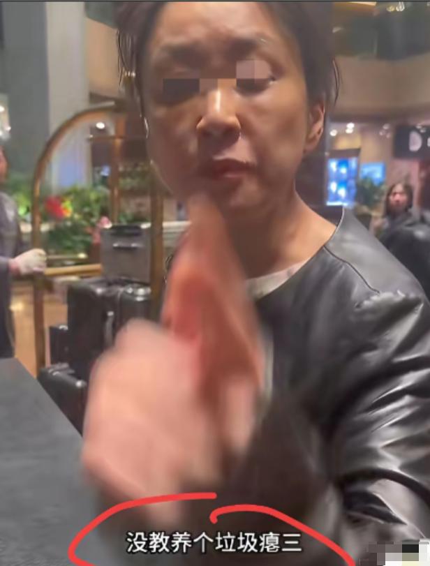 “脸都不要了！”上海一酒店健身房，宝妈怕孩子跑丢，正常喊了三声名字。结果黑衣女上