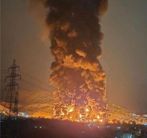伊朗迎来一个坏消息！5月4日，据中东媒体透露，伊朗的石油储备设施已经达到极限，