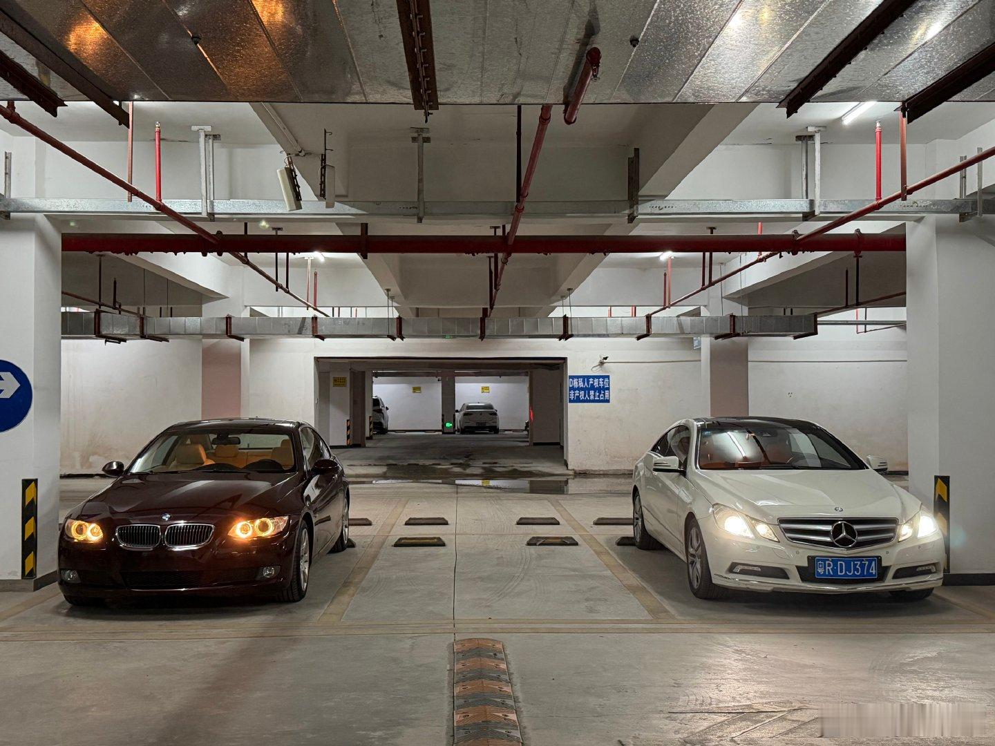 正好凑齐了当年的两台优雅Coupe2008BMW330iE922010M