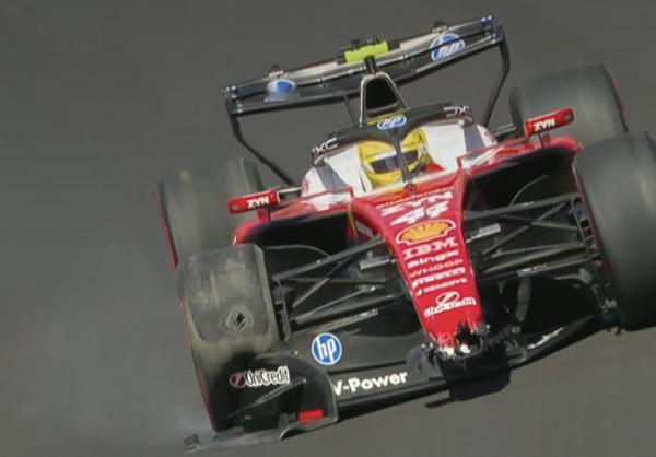 F12026F1西班牙大奖赛汉密尔顿撞了汉密尔顿发生事故后的赛车​​