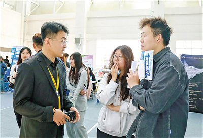 内蒙古着力促进高校毕业生就业创业 送出“大礼包” 铺平就业路