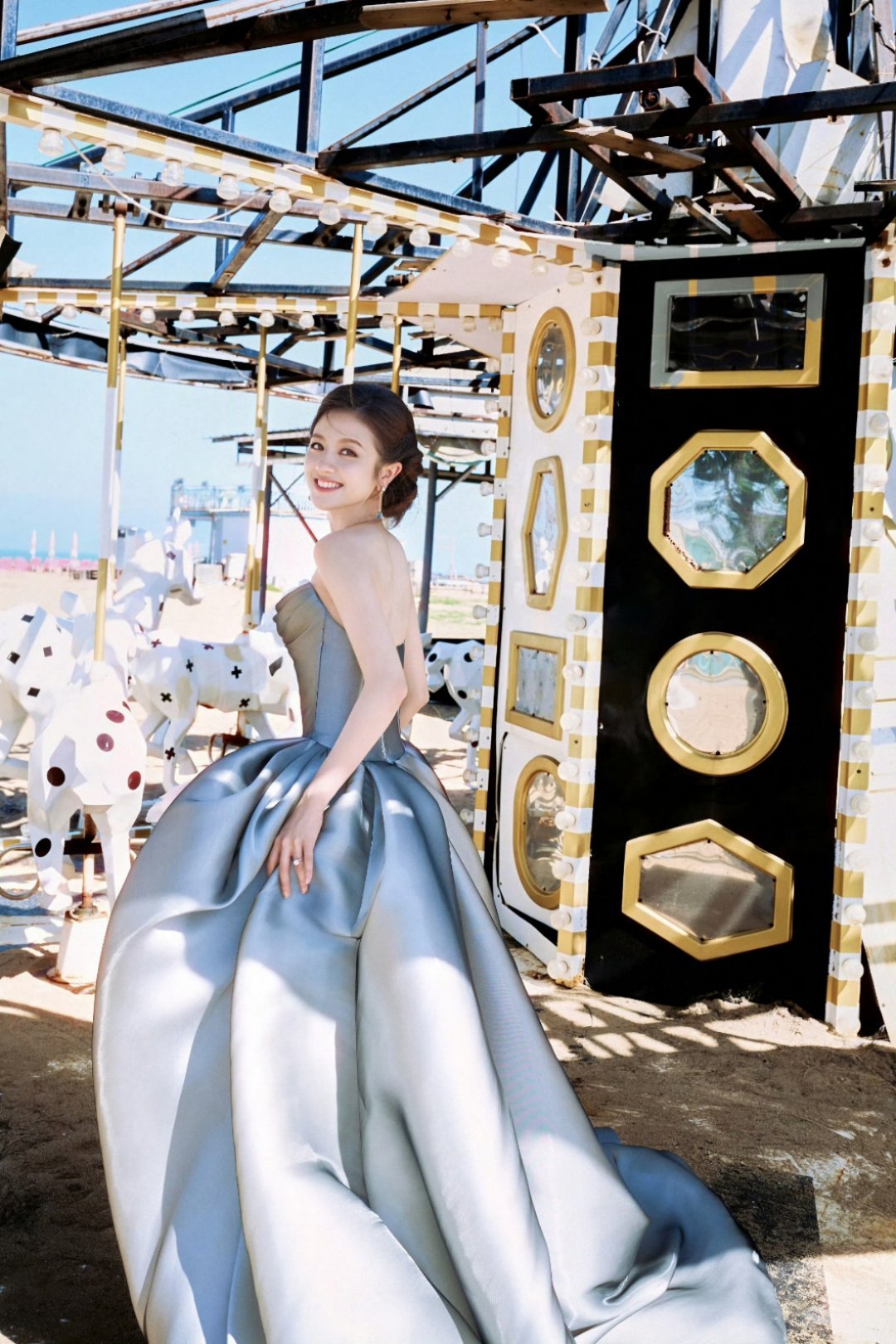 这颜色太适合李兰迪了，海边在逃公主兰迪！！