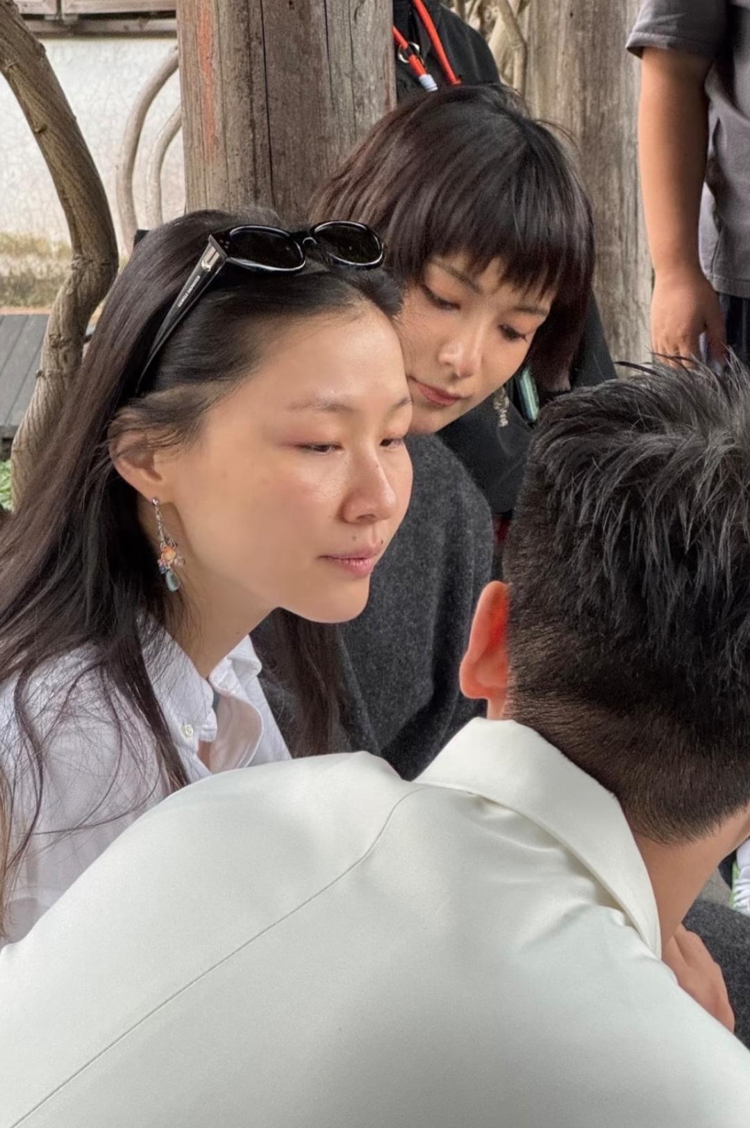 最近在乌镇的女明星也太多了吧网友又偶遇到金靖了在女明星里面金靖素颜出镜真的