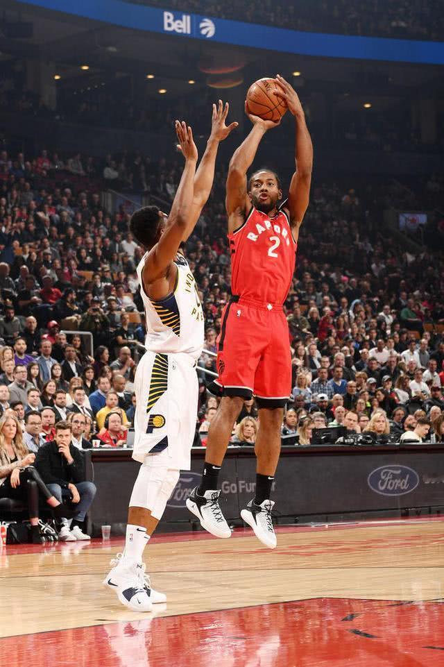 伦纳德打的最像乔丹了，面对全员的森林狼，伦纳德在教爱德华兹怎么打球，伦纳德出场3