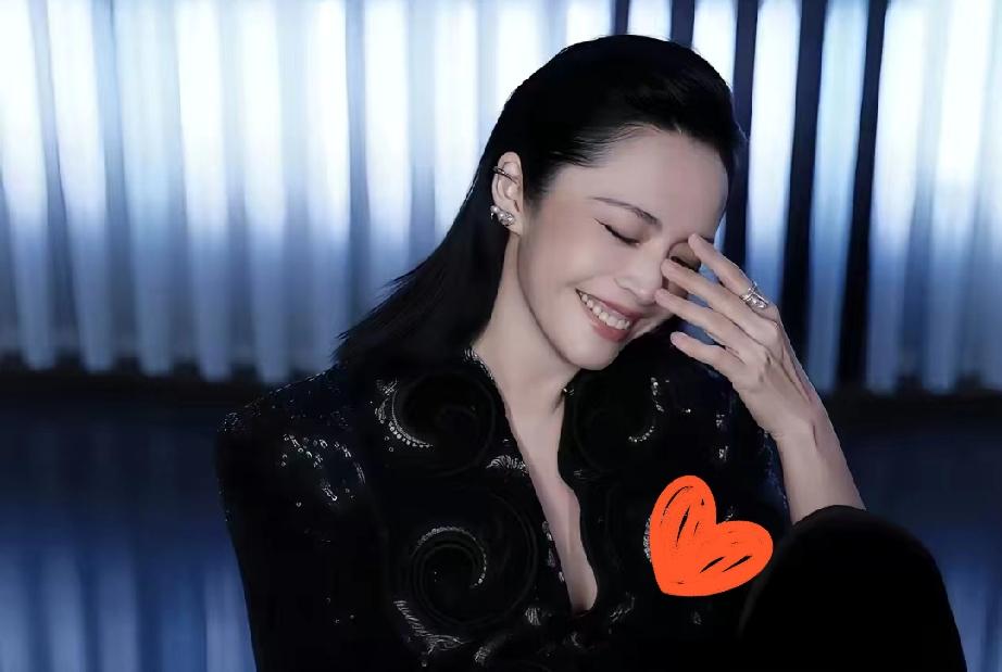 这么多演员明星离婚官宣，为啥央视就点名了姚晨？无非就是两点：吃相太明显，霸占