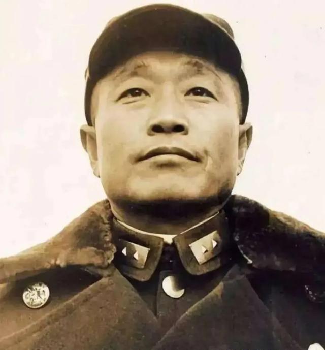 “连长双手颤抖着说，这些装备，跟着我们从昆仑关打到缅甸，怎么下得了手？连长又将火