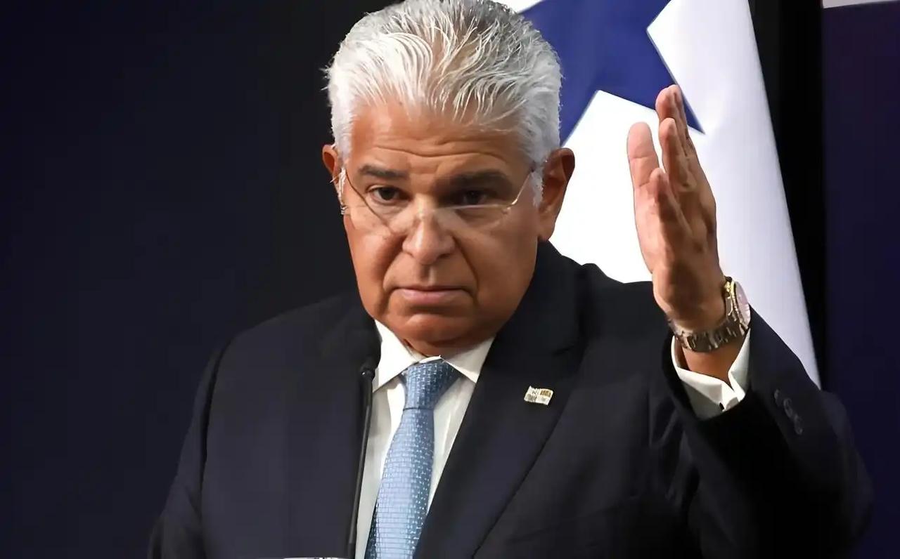 特朗普这回绝对是傻眼了！他前脚刚在白宫庆功，后脚巴拿马就直接反水了。谁能想到，巴