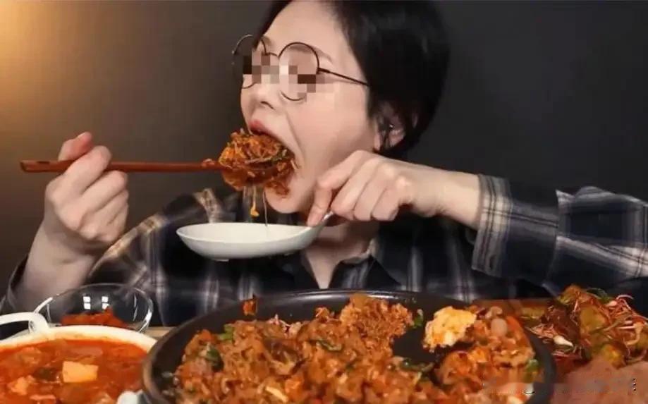 一位急诊医生告诉我，低钾最要命的不是没力气，是心脏随时可能停跳。我刷到2