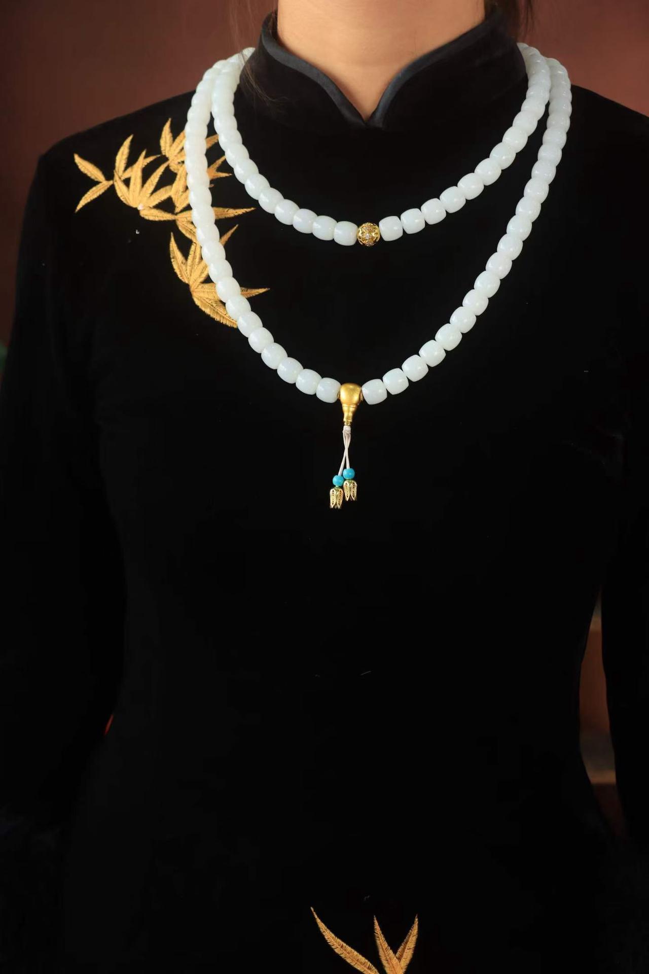 ·〈羊脂•老型项链〉新疆和田玉羊脂白玉老型珠串，莹白似雪，温和细腻，润度十足