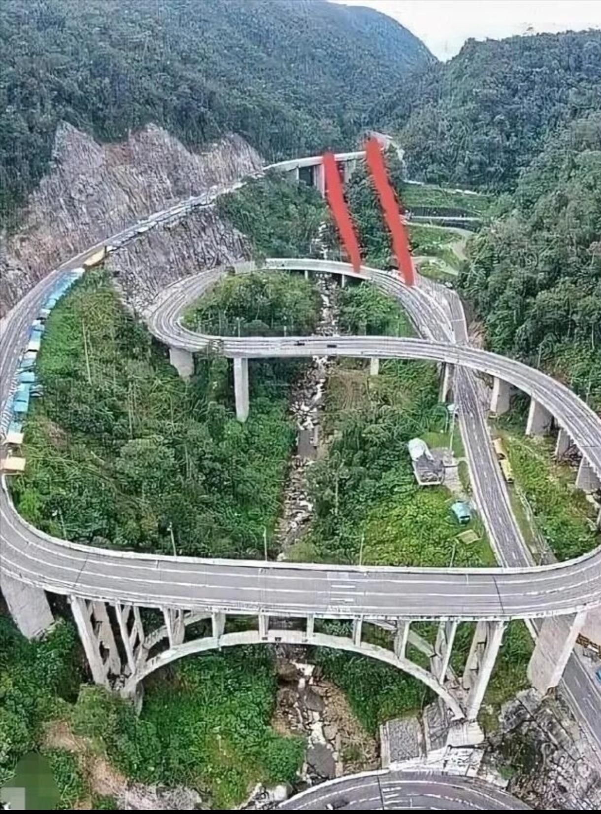 搞不懂，为什么不取直修桥，绕几个大绕费钱又费工，这里面有什么讲究吗？
