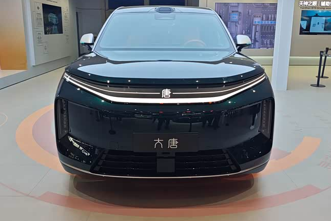 深度体验比亚迪大唐，不愧大七座SUV夯爆了1、实车要比唐L要大很多，看着更大气