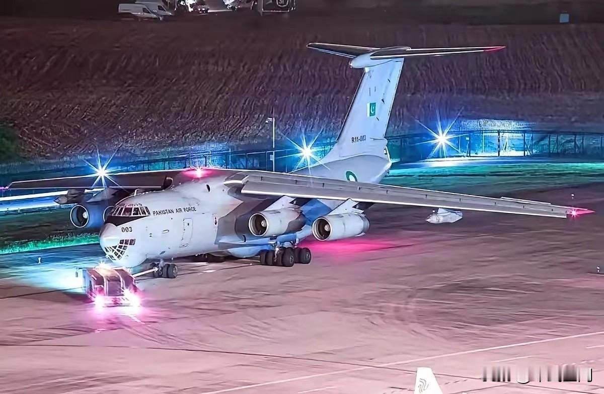 印度：巴基斯坦伊尔-76运输机，连续两天降落成都。1月19日-20日，数架巴基