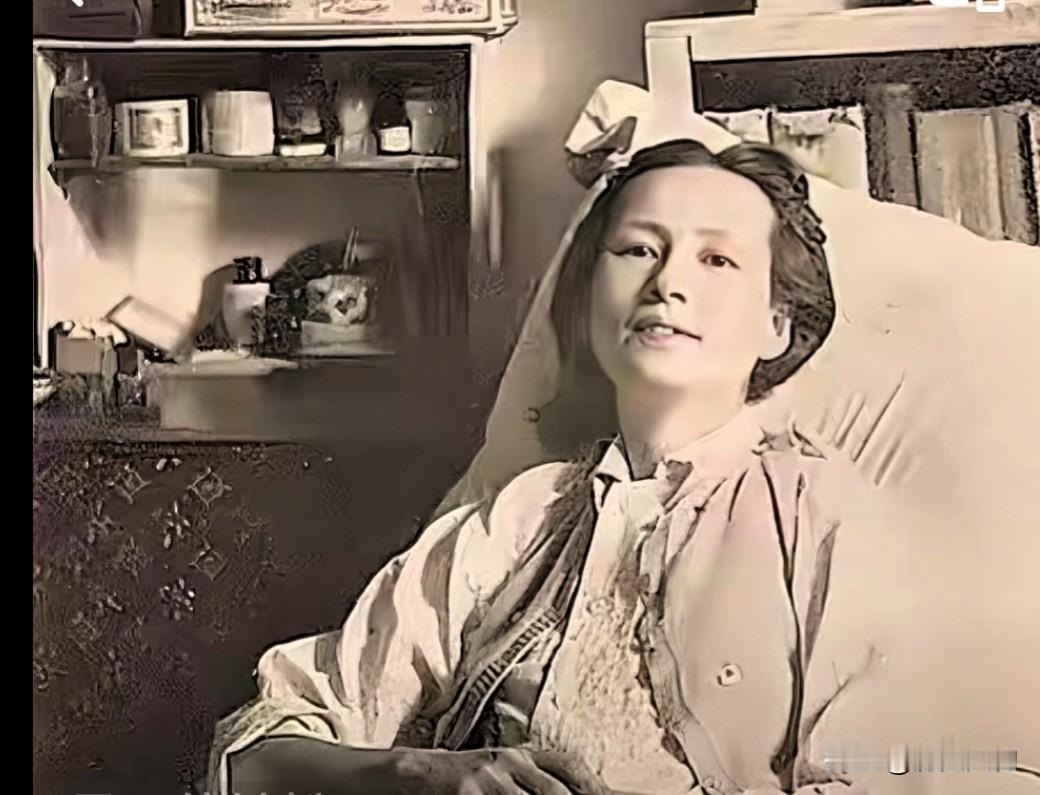 这是林徽因1955年4月1日在北京病逝前的照片。她生于1904年6月10日，终年