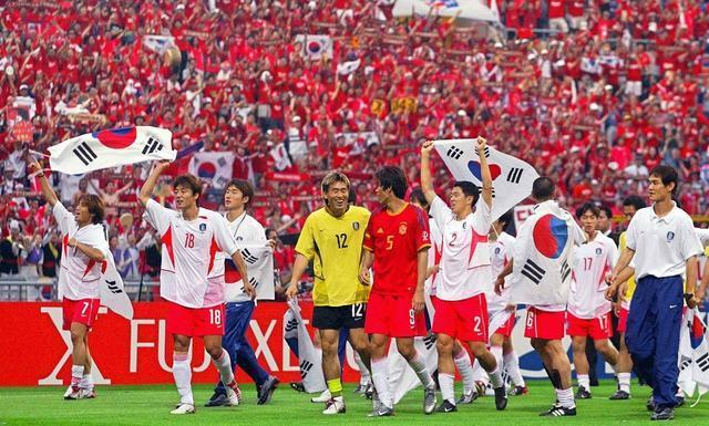 韩国2-1逆转捷克，哇塞🤩！韩国队这场踢得也太牛了吧👏！黄仁范传射、吴贤揆破