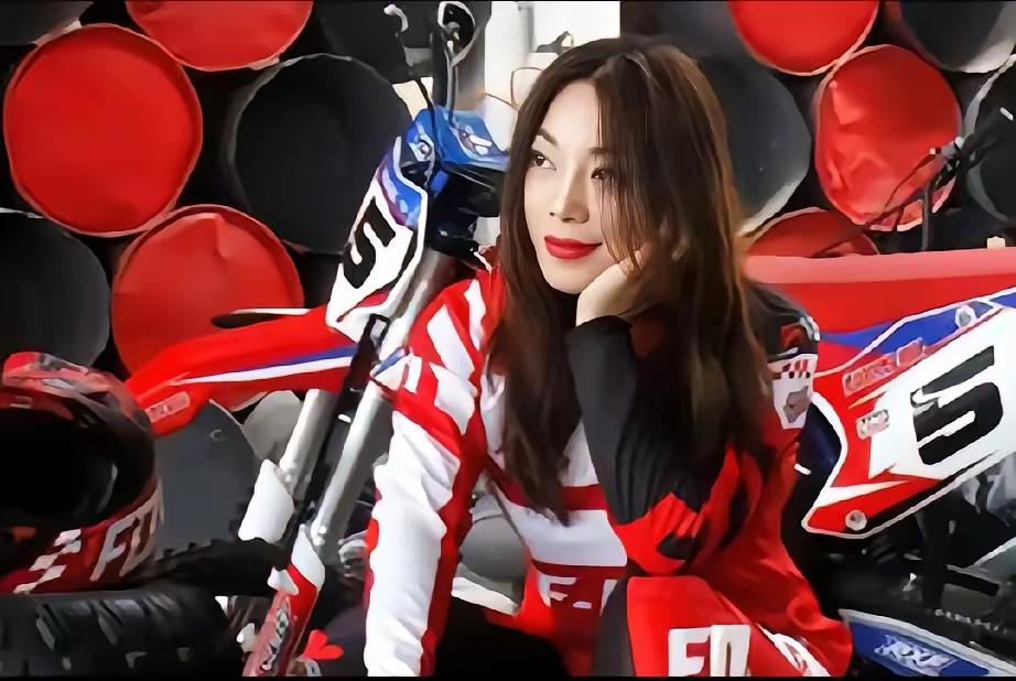 2026年4月21日，国际汽联F4方程式中国锦标赛收官战，张雪前老板娘车队夺冠，