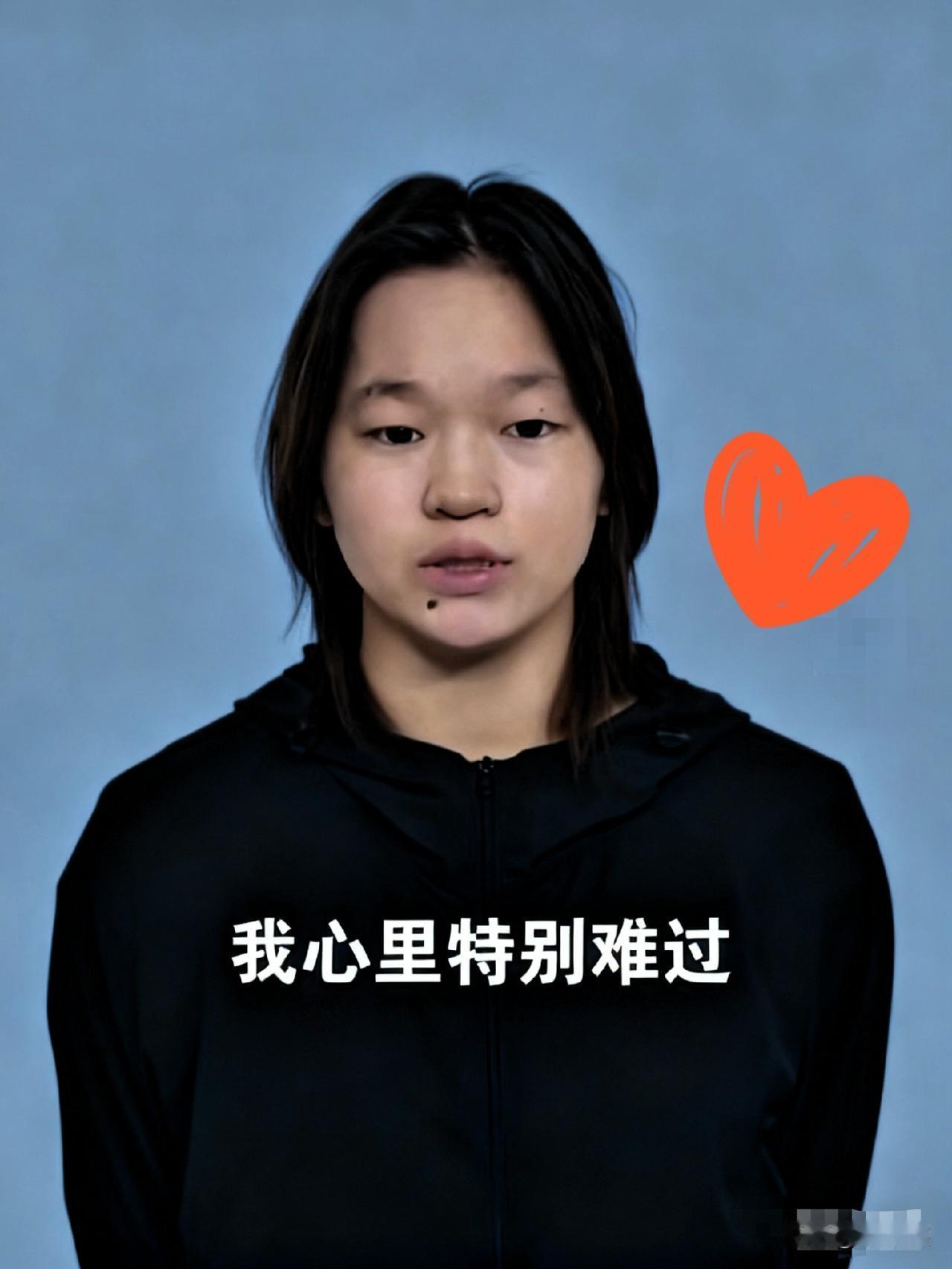 全红婵有心了面对镜头她特意穿了黑色的衣服表达了自己的心声。有网友说，婵