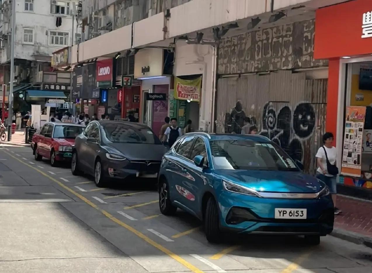 去香港逛了一圈，我对比亚迪的看法彻底翻盘了！在大陆的时候，总觉得比亚迪灰扑扑的，