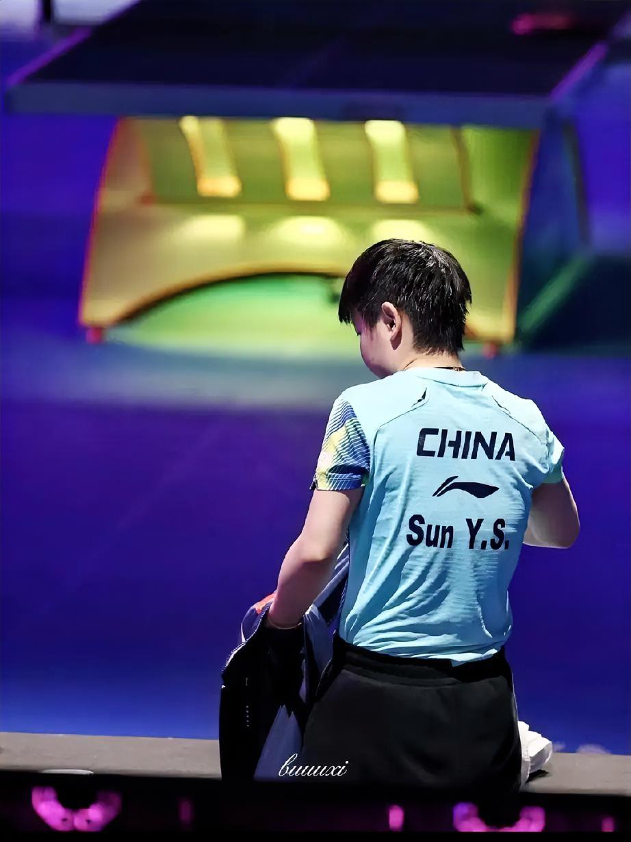 小曼：杜姐的歌唱的真好，怎么也飞不出，莎莎的世界。。。美和：我怎么就来了上半区