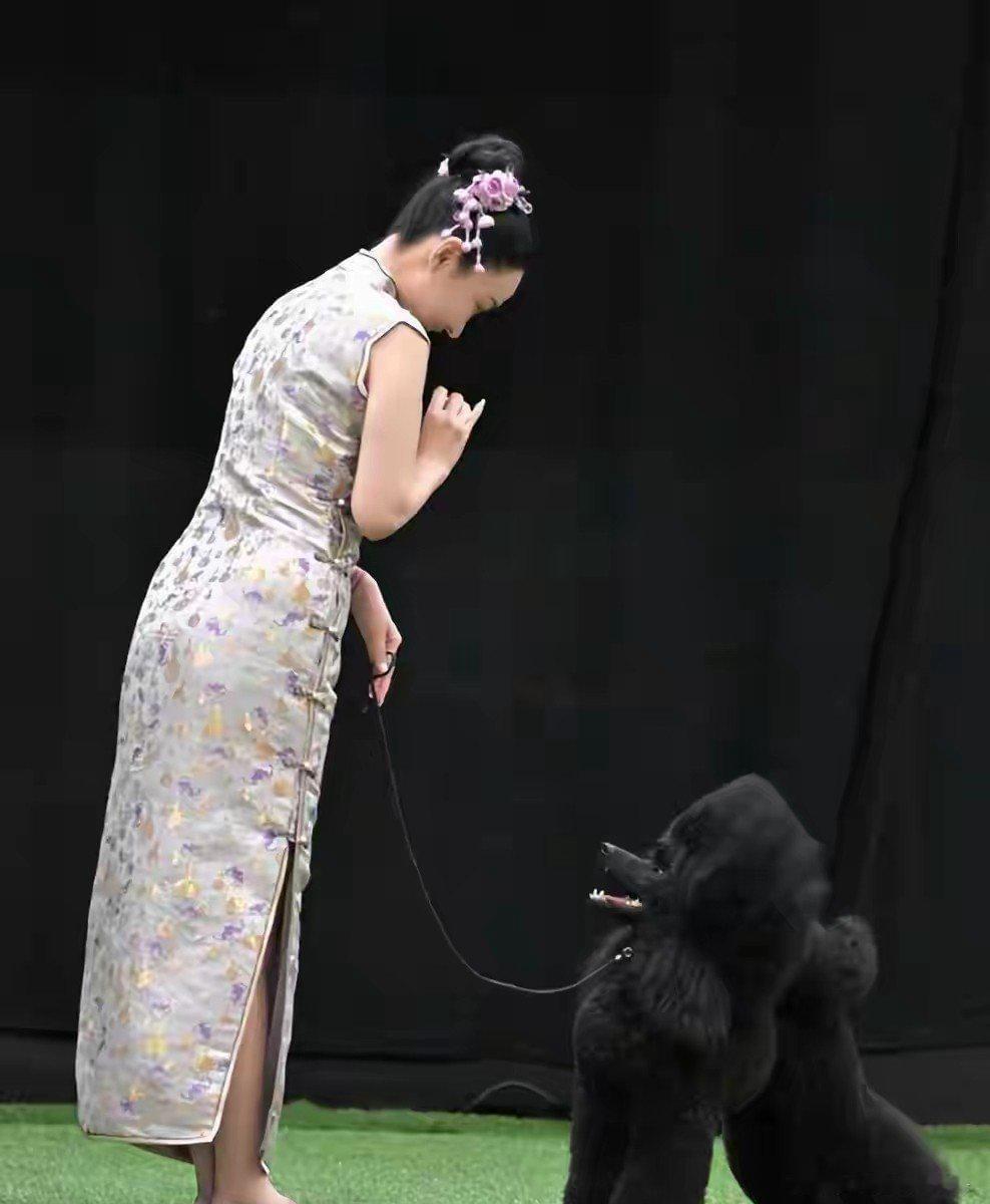 被吐槽变胖的霍思燕，意大利惊艳亮相：珠圆玉润，远胜干瘪少女感