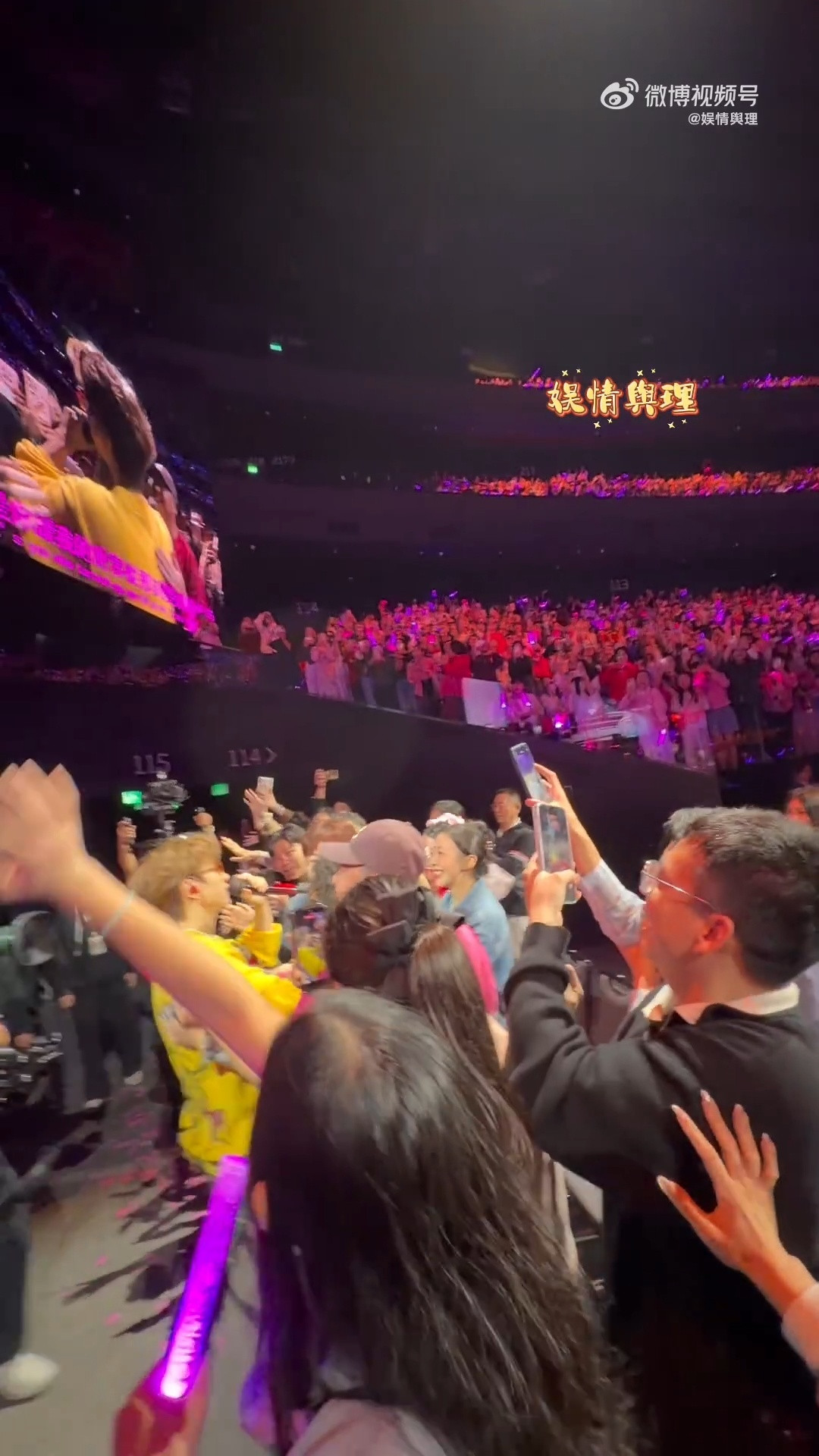 汪苏泷在演唱会上抱了妈妈以为是偶像剧桥段，结果是母子温情时刻！粉丝集体改口叫婆婆