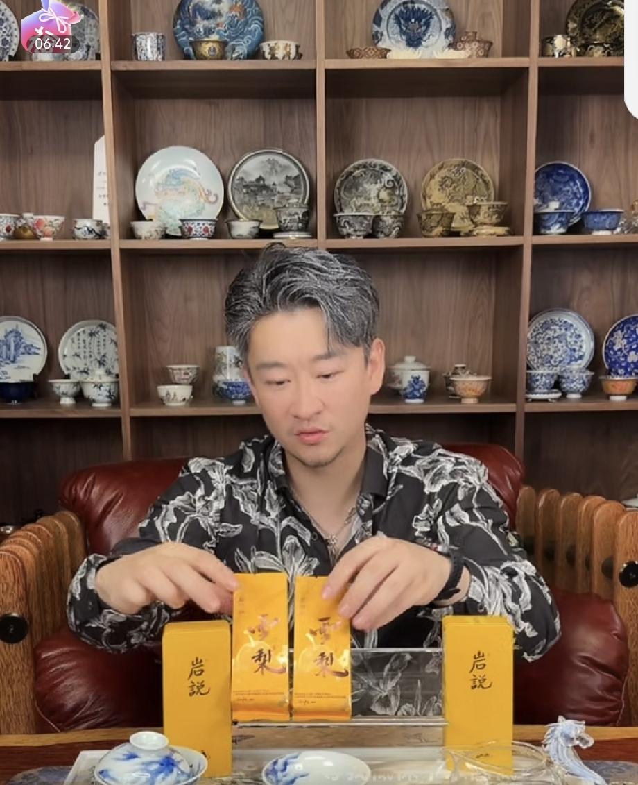 曹云金的头发越来越白了，这是愁的吗？他花白的头发越来越多，这是自然色还是染的
