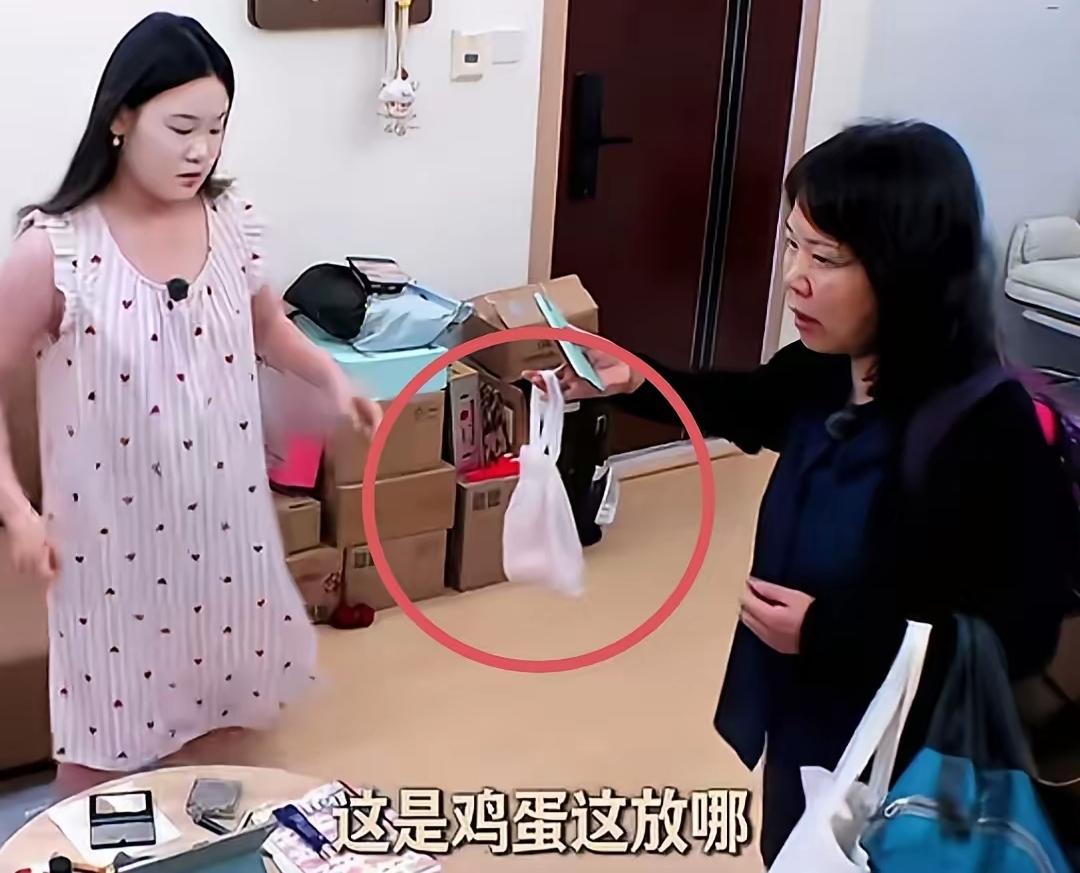 张家齐妈妈第一次去女儿上海的家居然只带了几个鸡蛋吗？在观察室的时候，妈妈一