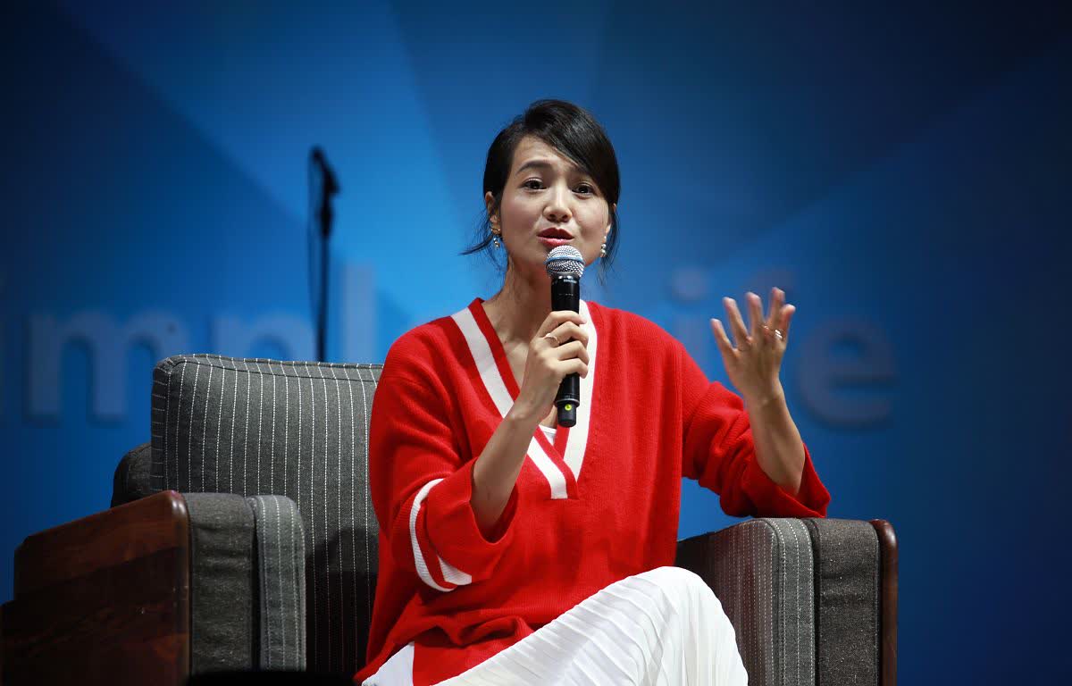 哇塞！中国女孩在哈佛毕业礼上的演讲，居然让全场沸腾欢呼？这背后藏着啥魔力？原来，