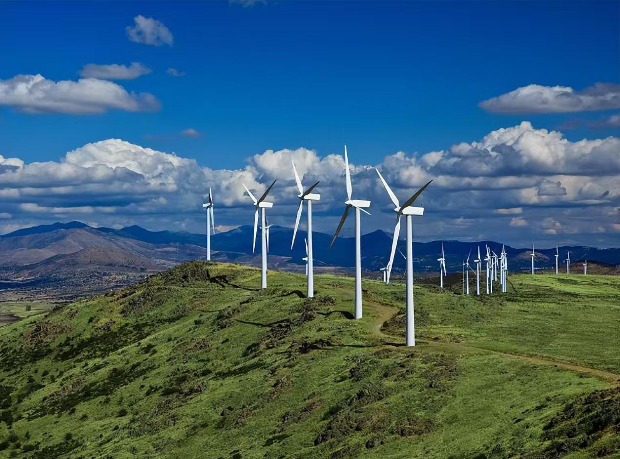 “污染太大了，西方都淘汰了，我国却还在发展！”这些年来，总有人对风力发电提出质疑