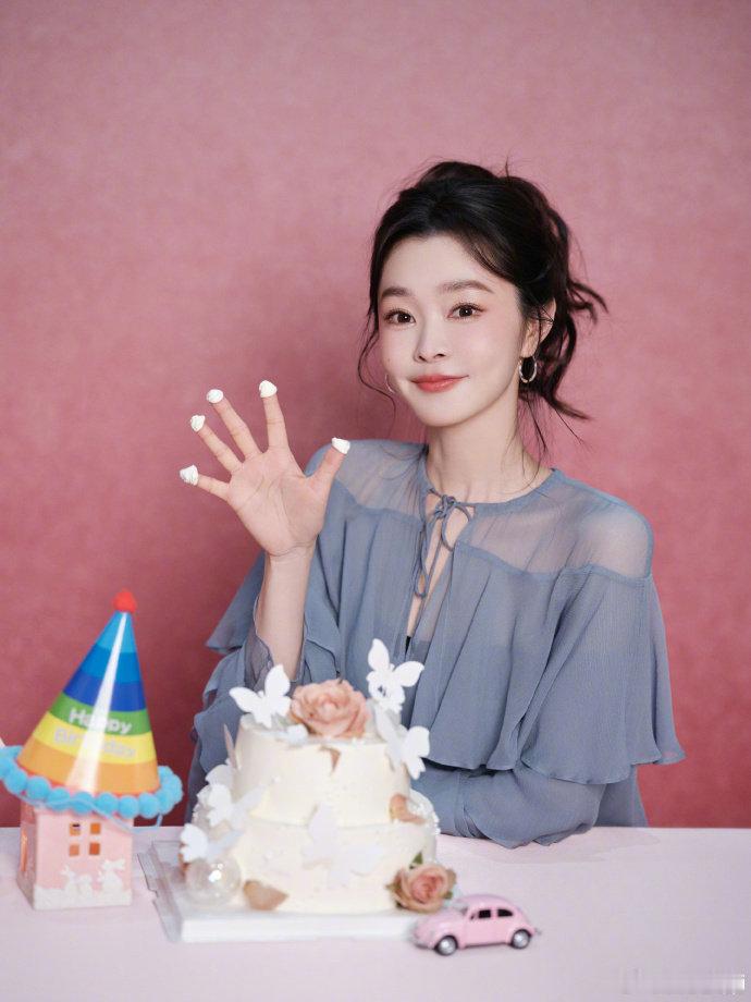 宋轶36岁生日庆生照祝宋轶宝宝生日快乐🎂每一天都快乐🎂愿你在新一岁从容闪耀，