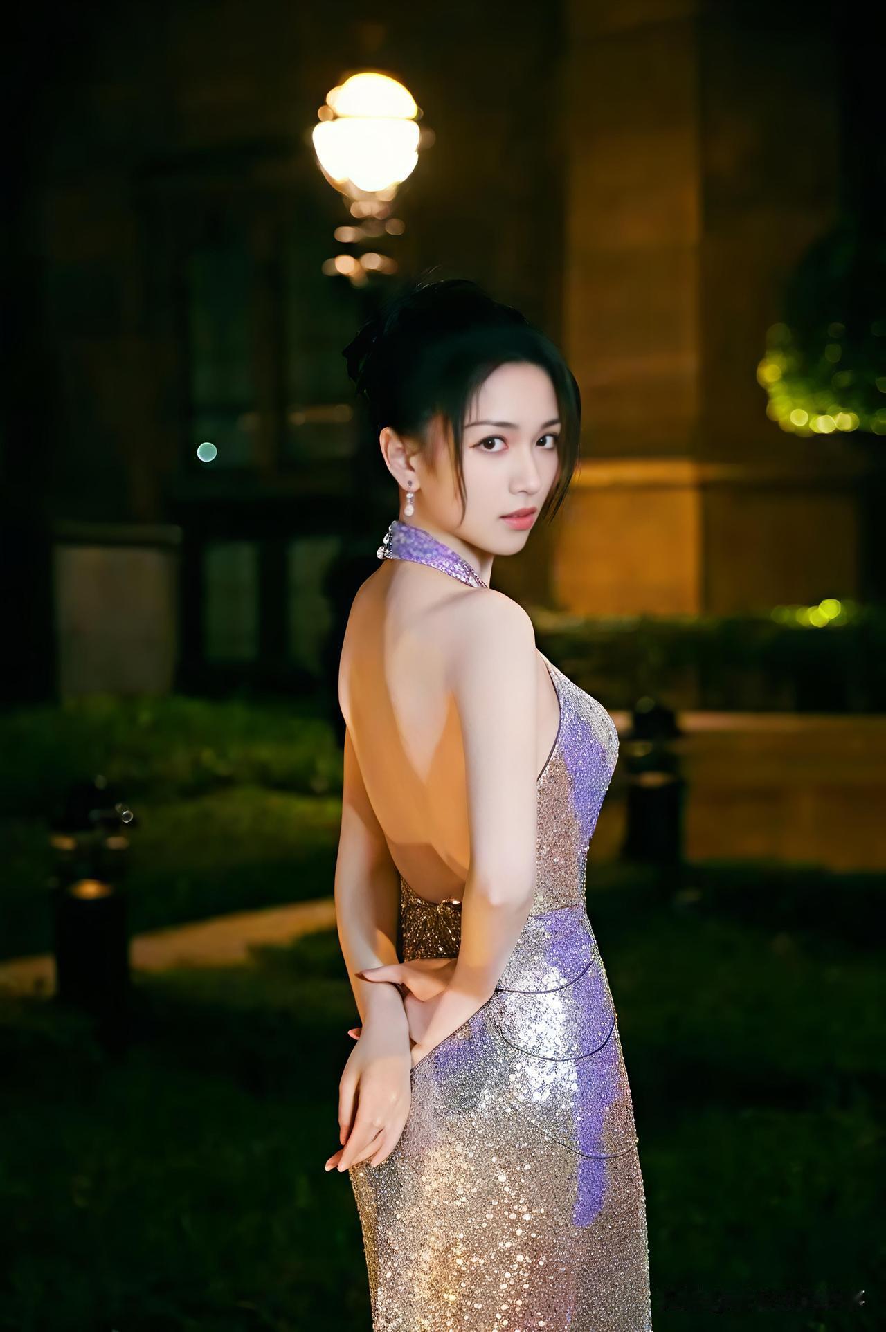 代露娃这美背无敌了