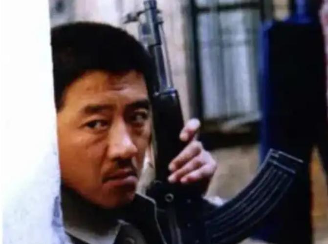 “我宁可重拍，也不会让他得逞！”当年，导演陈国军筹拍《末路1997》，没想到出演