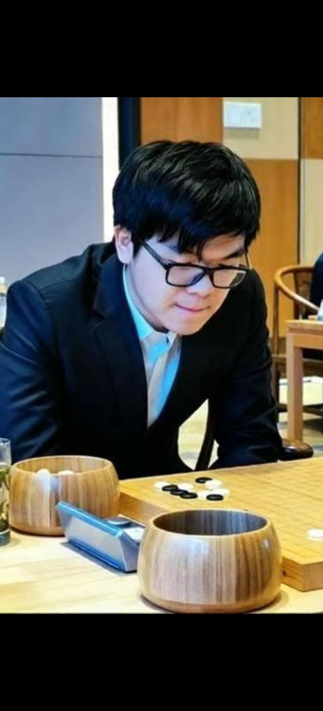 对柯洁何其不公！韩国棋院每临大赛而改规则，凡利于韩皆改之！这掌控的胜负欲近乎无底