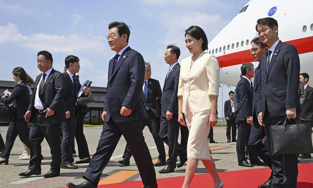 流水的首相，铁打的天皇，日本频繁更换首相不利于稳定？石破茂又辞职了，他本人开心