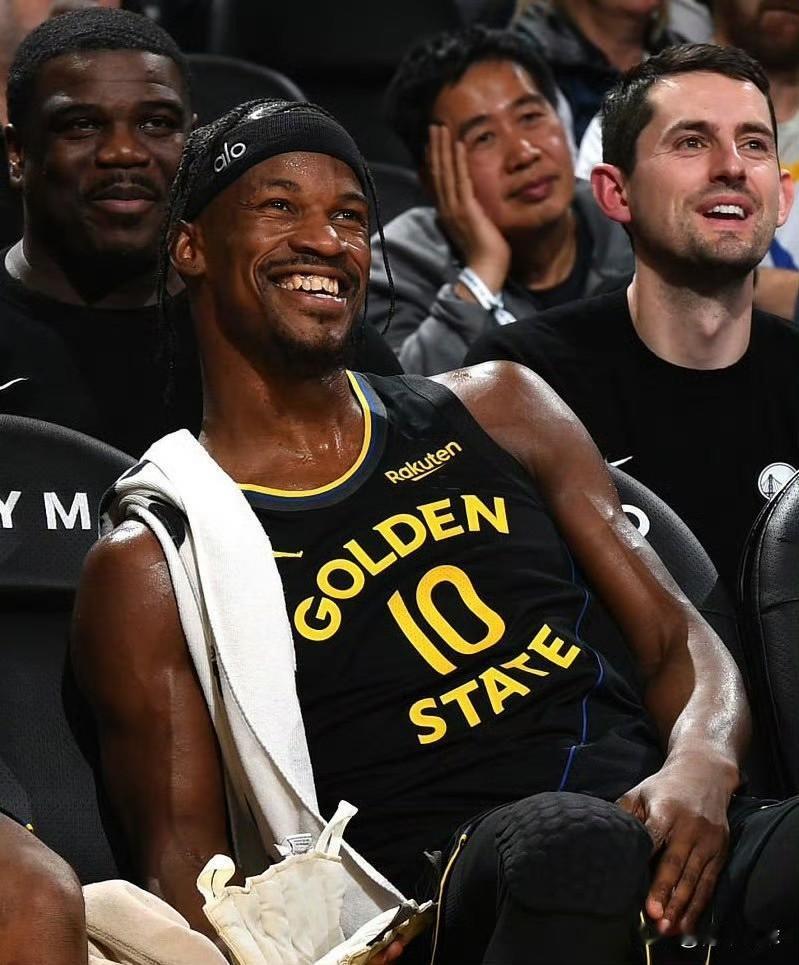 勇士队太不厚道了！据权威记者BrettSiegel报道：勇士队在交易截止日