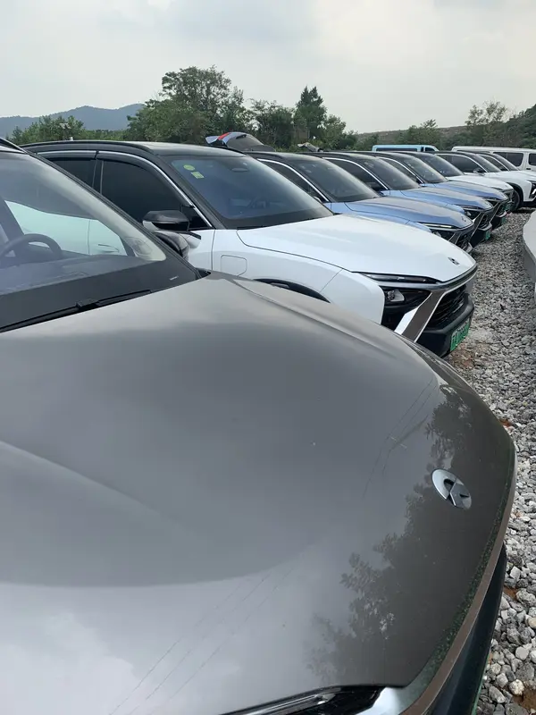 这波二手车降价真的是把经销商架在火上烤，完全是好几股劲儿凑一块儿的结果！首先新