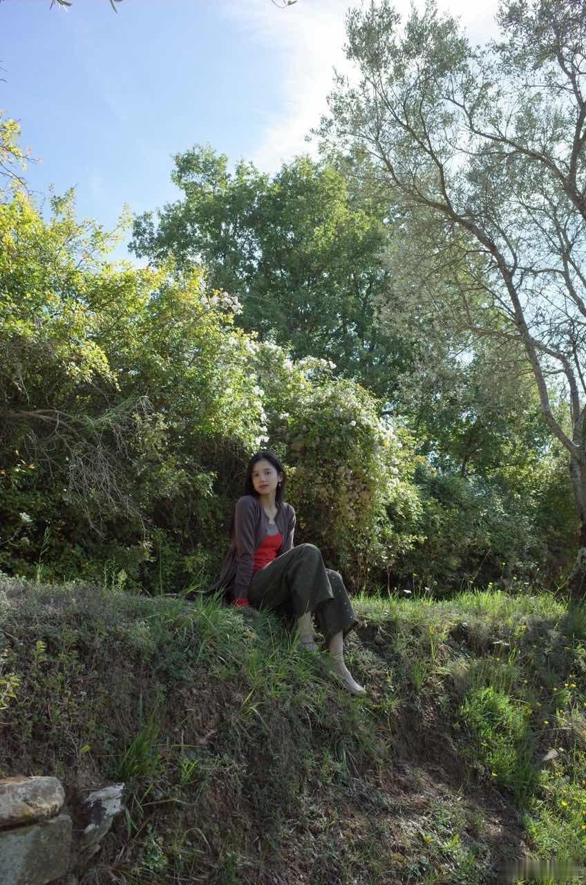 托斯卡纳艳阳下的张婧仪张婧仪发了十八宫格享十八宫格美图，太美了​​​